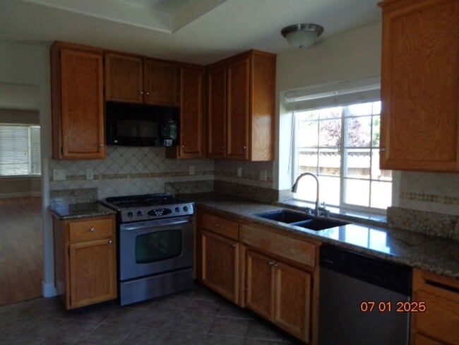 Building Photo - 485 Deer Creek Dr