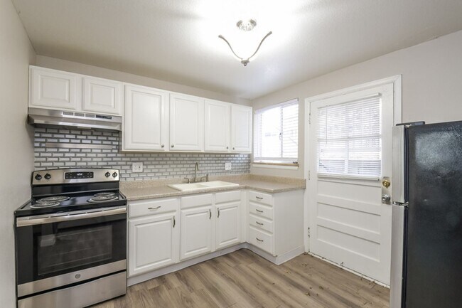 Building Photo - 1033 Ammons St