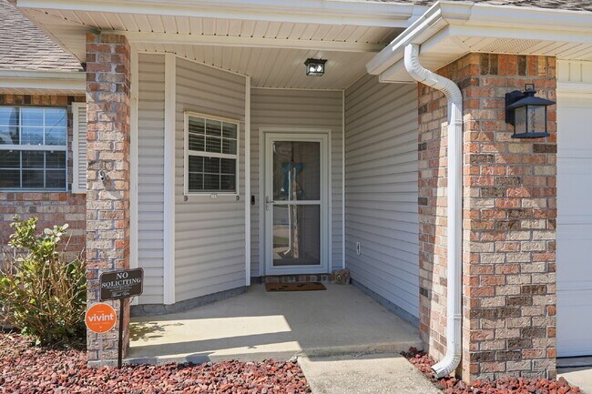 Building Photo - "Charming Pet Friendly 4-Bed Oasis in South Crestview with $500.00 Off First Full Months Rent!"