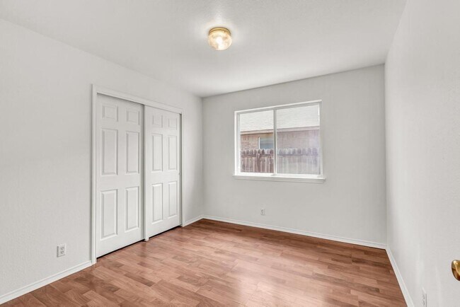 Building Photo - 903 Lee Dr