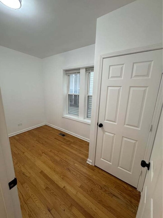 Building Photo - 6838 S King Dr