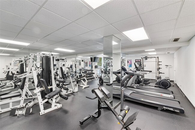 Building Photo - 2715 N Ocean Blvd