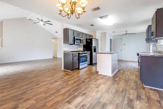 Building Photo - 873 Brande Ct