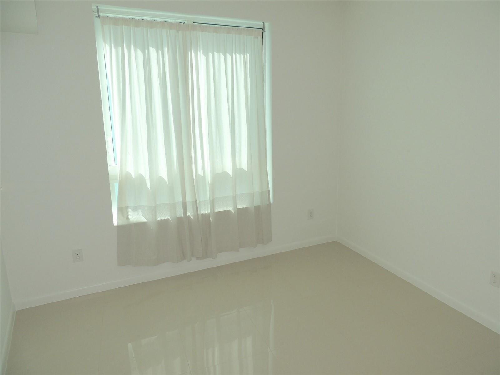 Building Photo - 1900 N Bayshore Dr