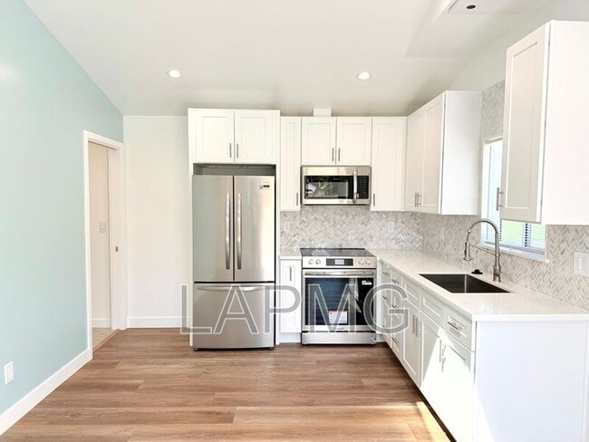 Building Photo - 10837 Fellows Ave