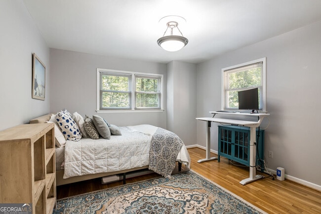 Building Photo - 1460 Valley View Rd