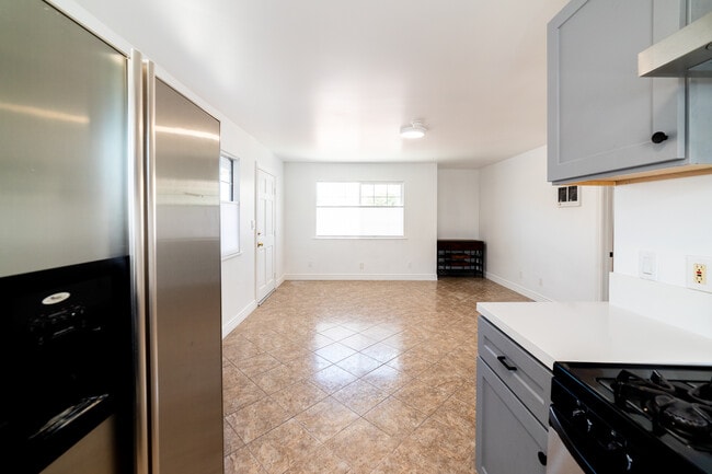 Building Photo - 2718 Alsace Ave