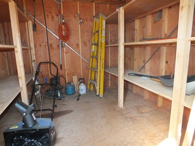 Building Photo - 5680 Azalea Cir