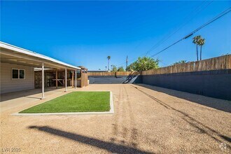 Building Photo - 2019 Santa Rita Dr