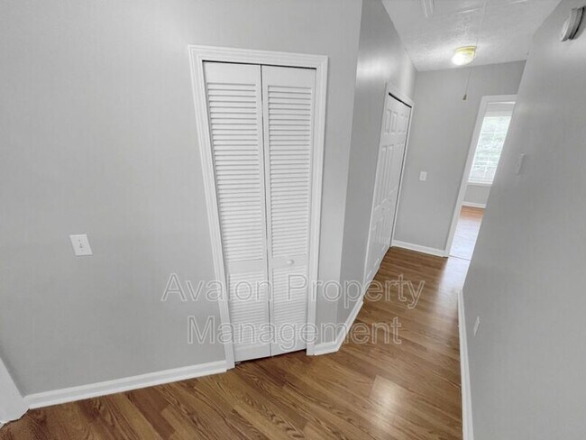 Building Photo - 1926 Leacroft Ct