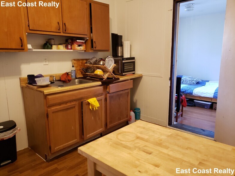 Building Photo - 10 Allston St