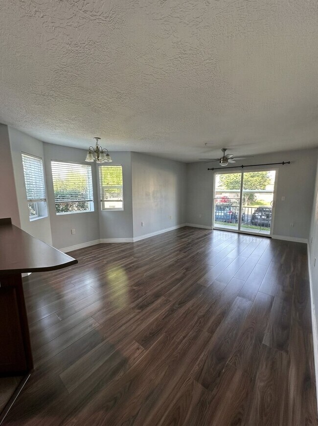 Building Photo - 3842 S Clare Dr