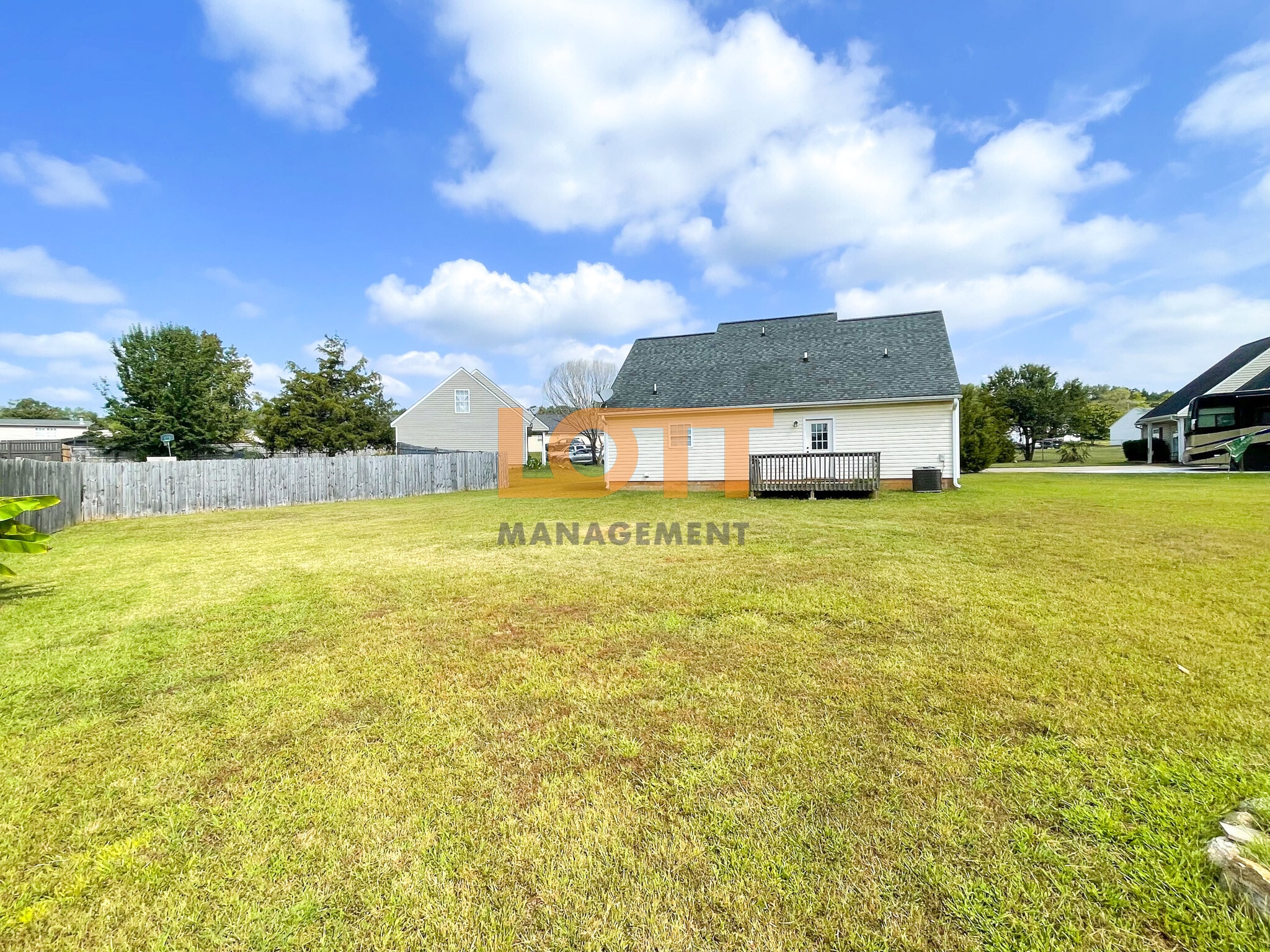 Building Photo - 204 Jarrett Ln