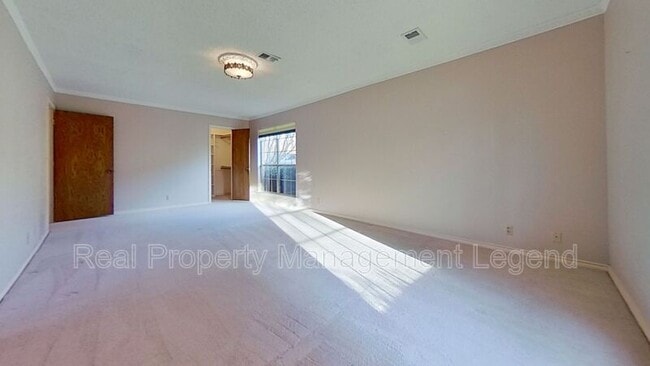 Building Photo - 2016 Willowbrook Way