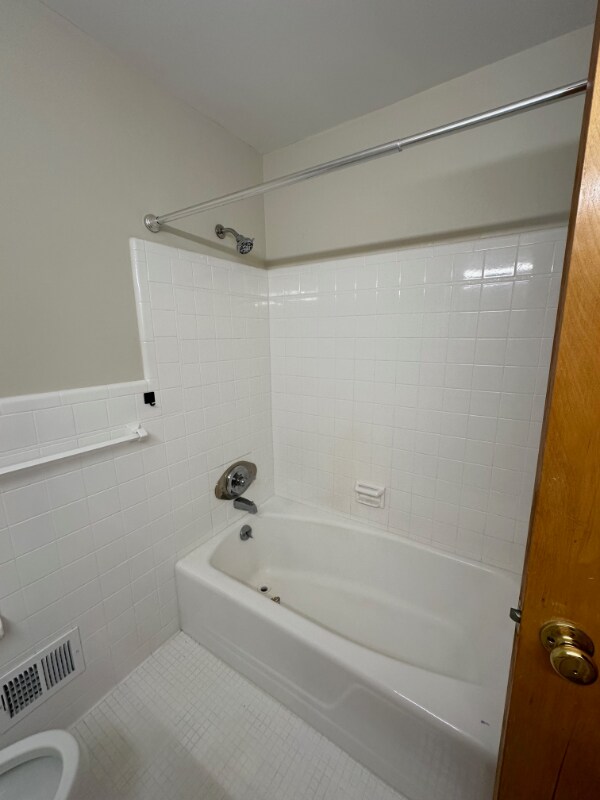 Building Photo - 3807 Leland Rd