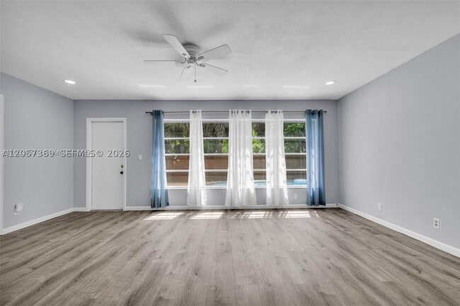 Building Photo - 851 SW 49th Way