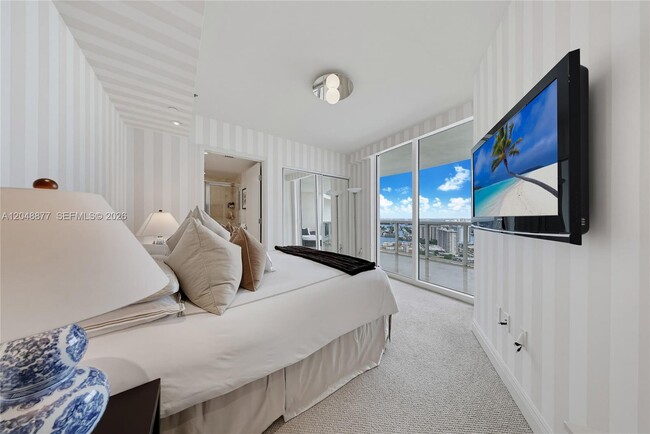 Building Photo - 17201 Collins Ave
