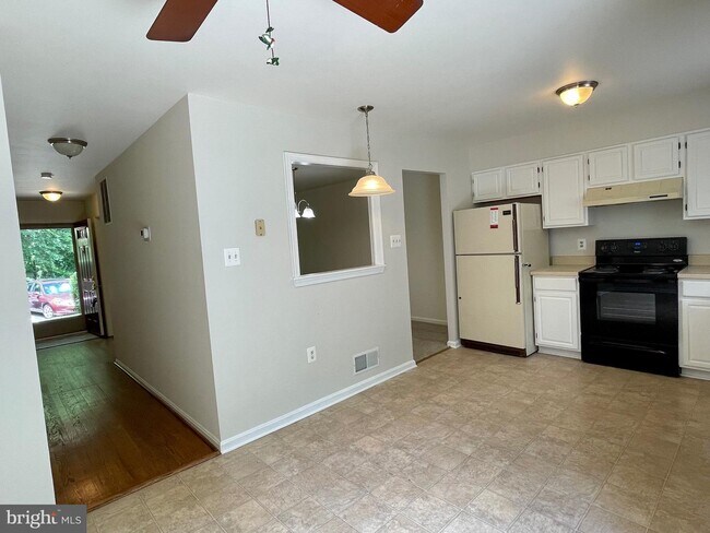 Building Photo - 5847 Rockdale Ct