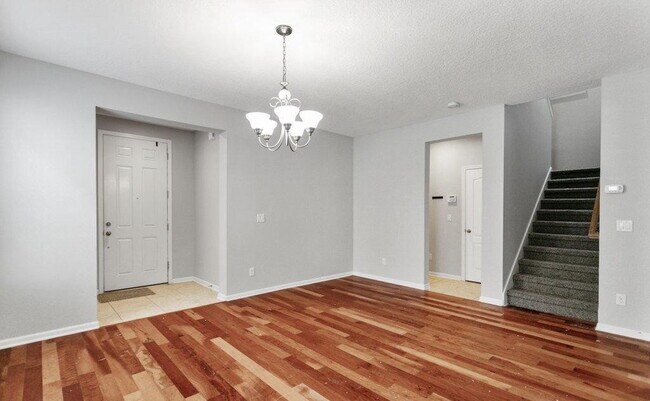 Building Photo - For Rent!!!!!  Spacious Living & Resort-Style Fun in Hamilton Glen!