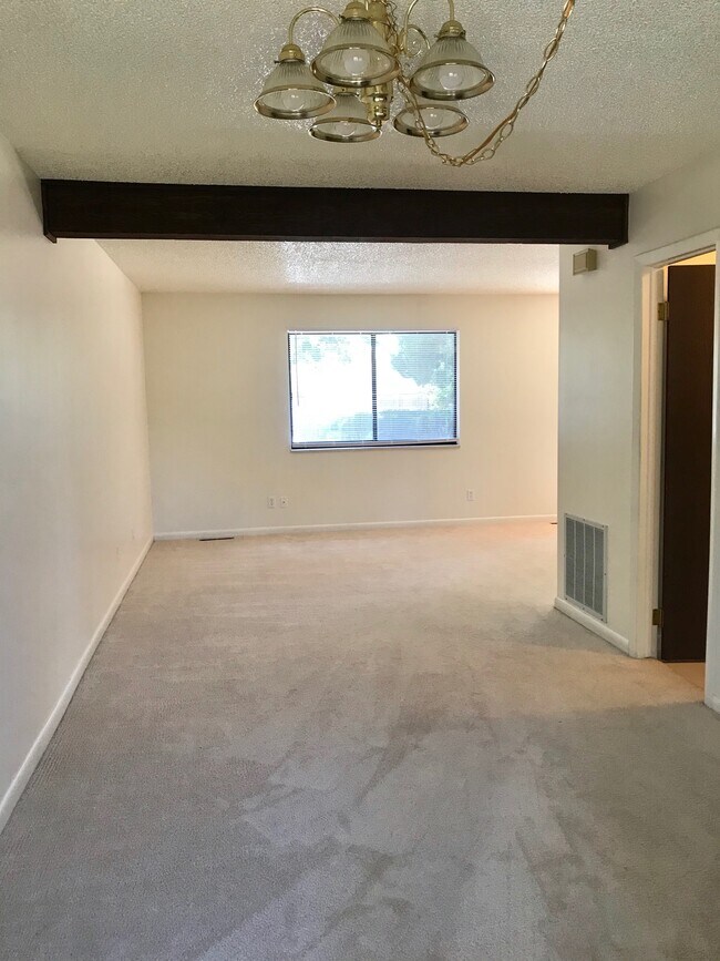 Building Photo - 2141-2128 28th Ave Ct