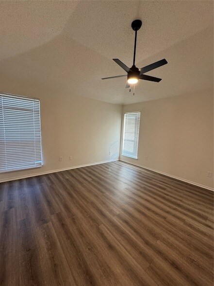 Building Photo - 503 Rose Dr