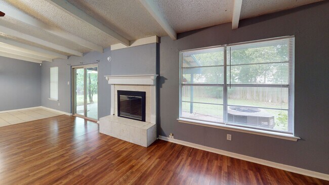 Building Photo - Jasper Heights - 3 bedroom beauty!