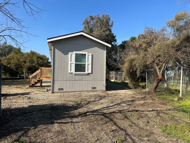Building Photo - Rare horse property with huge workshop and dog kennels. Ready for move in