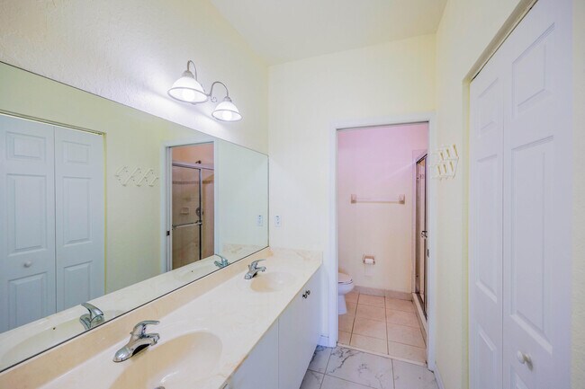 Building Photo - 5441 Via Delray Blvd