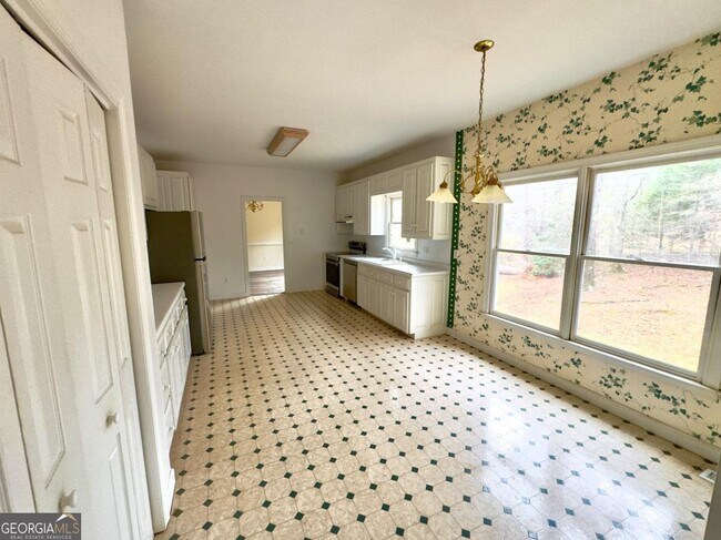 Building Photo - 219 Deerhill Dr