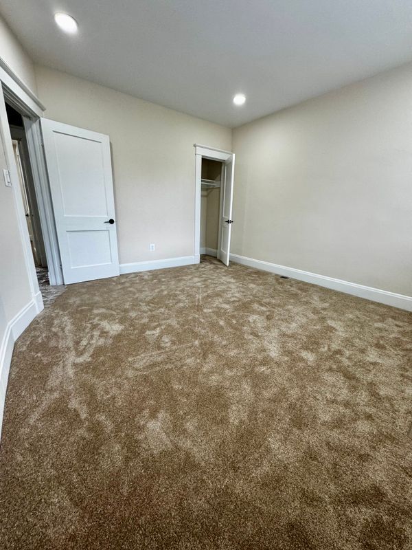 Building Photo - 2613 Chesterfield Ave