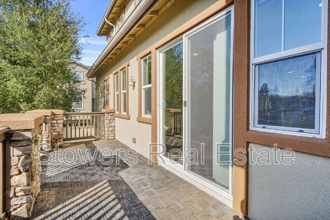 Building Photo - 718 El Paseo Cir