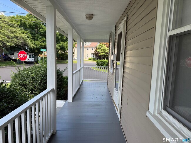 Building Photo - 287 Old Stratfield Rd