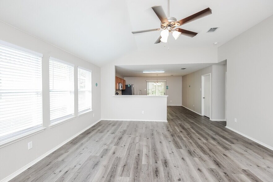 Building Photo - 1410 Post Oak Trail