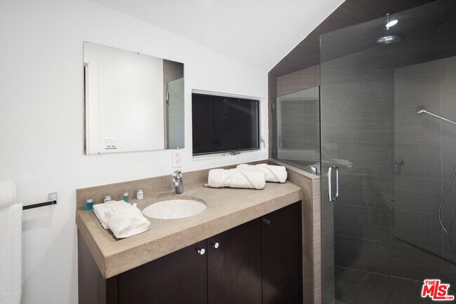 Building Photo - 2666 Hutton Dr