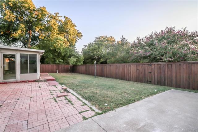 Building Photo - 2213 Shady Brook Dr