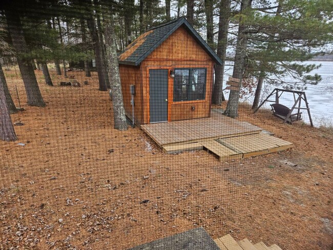 Building Photo - Cozy Cabin on the Old Silver Lake