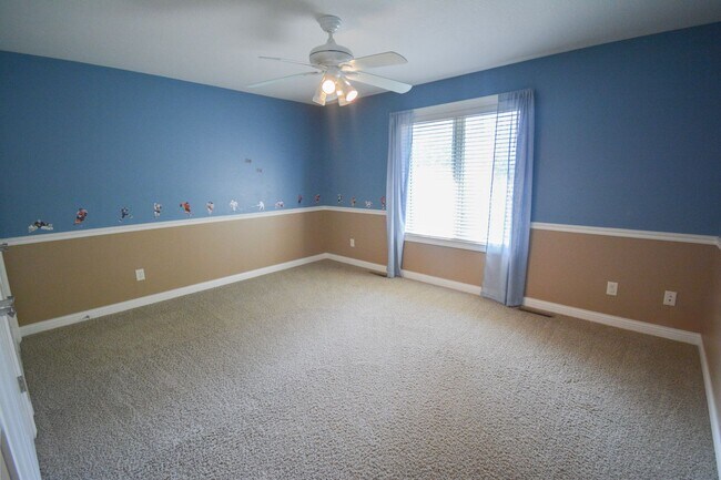 Building Photo - STUNNING 5 Bed 3.5 Bath Luxury Home!