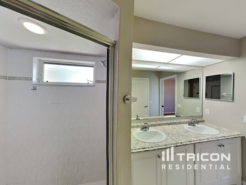 Building Photo - 1761 Banyan Dr