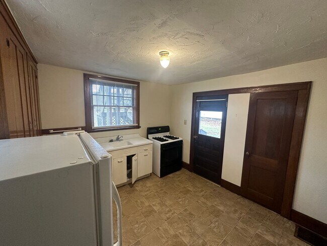 Building Photo - col218