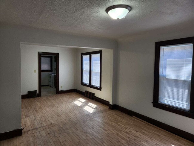 Building Photo - 2 Bedroom Lower Heat & Water Included