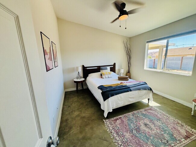 Building Photo - Rare Opportunity for Spacious, Modern Sout...