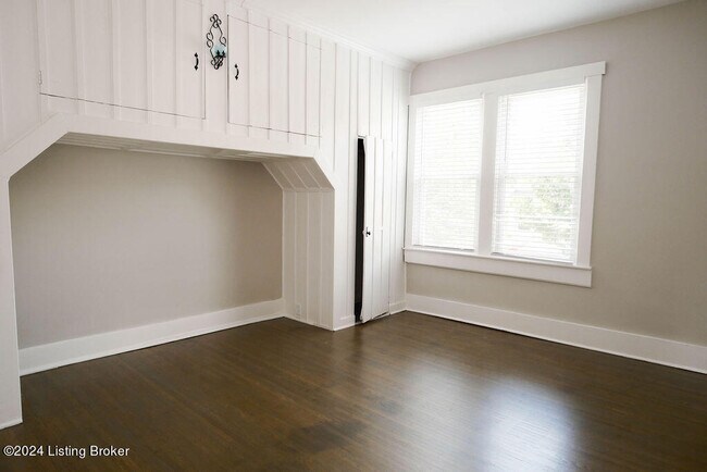 Building Photo - 208 Pope St