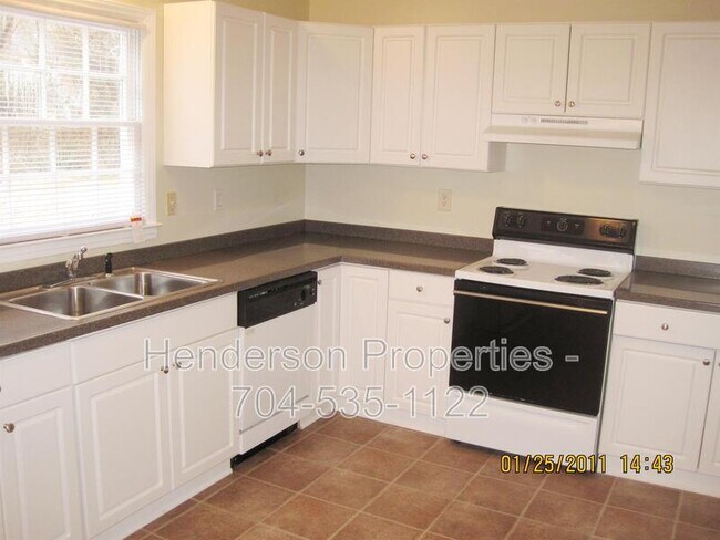 Building Photo - 5843 Haddington Dr