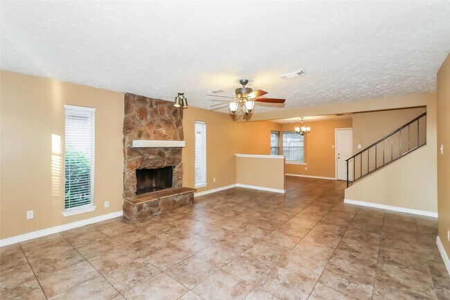 Building Photo - 14815 Oak Pines Dr