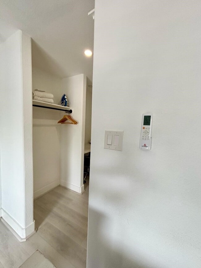 Building Photo - 203 S Lockwood Dr