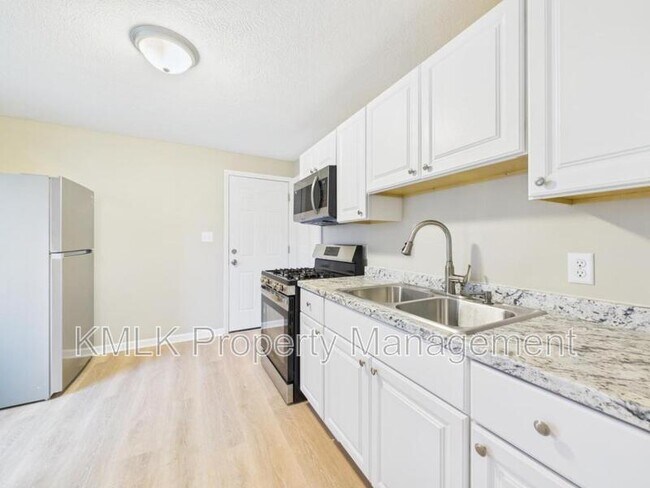 Building Photo - 9042 Maple Grove Rd