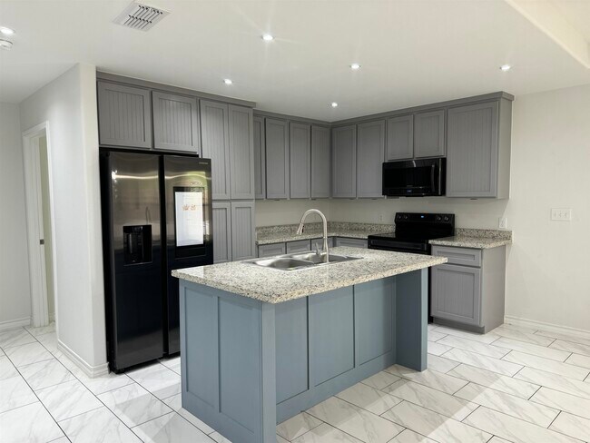 Building Photo - 2931 Rowan Dr