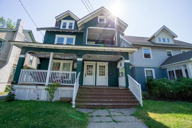 Building Photo - 971 Lancaster Ave