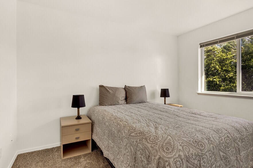 Building Photo - 1006 San Fernando St