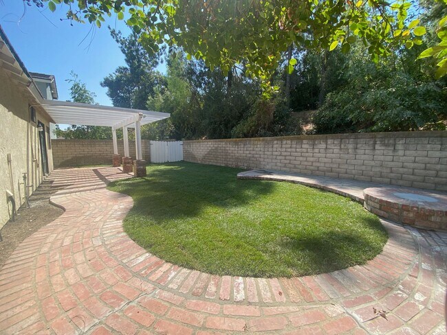 Building Photo - Great Phillips Ranch Home – 3+Office+2 - $...